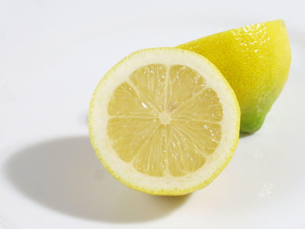 Acqua fortemente acidulata con succo di limone