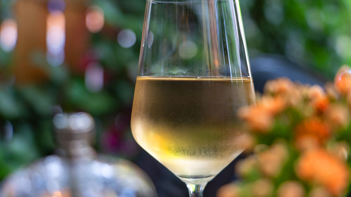 Autunno in tavola: come scegliere i vini bianchi per i piatti di stagione