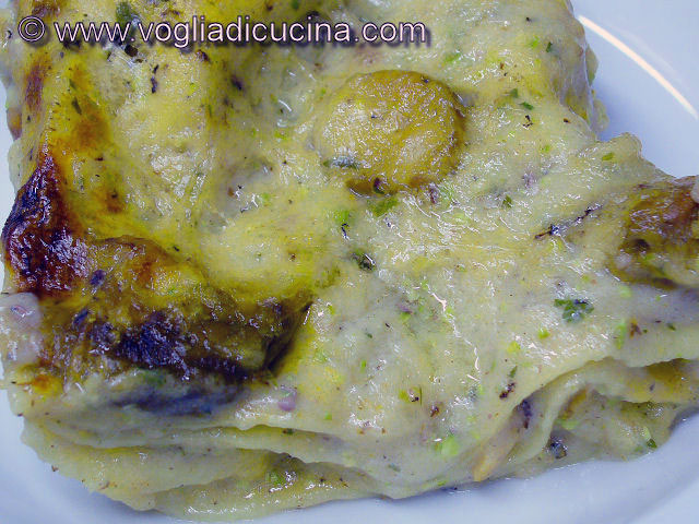 Mess of lasagne with mushrooms and pistachio bèchamel