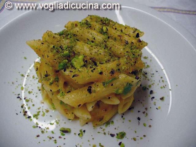 Penne with pumpkin cream and pistachios