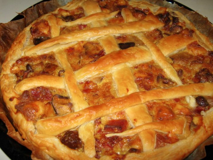 Pie with mushrooms and bacon