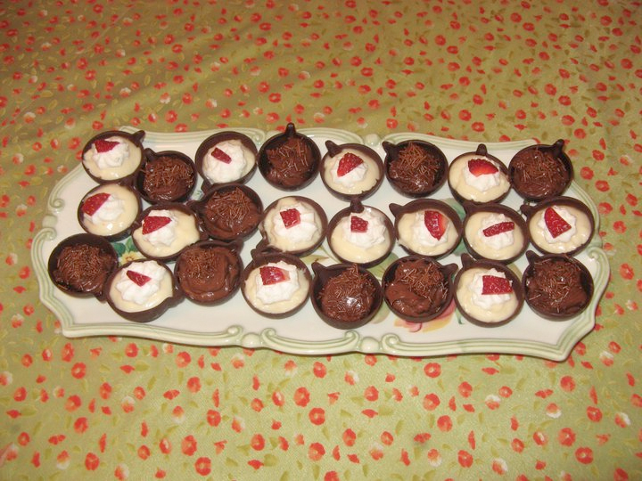 Chocolate cups with double stuffing