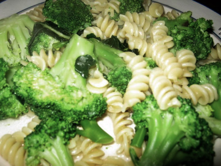 Pasta with broccoli (pasta con i broccoli)