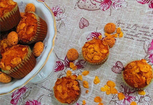 Muffin con amaretti e cioccolato bianco