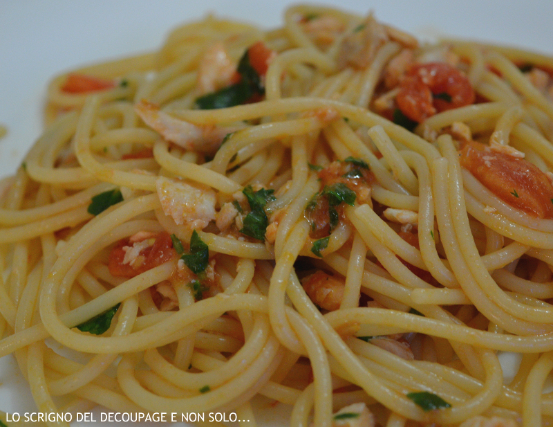 Spaghetti pomodoro e salmone
