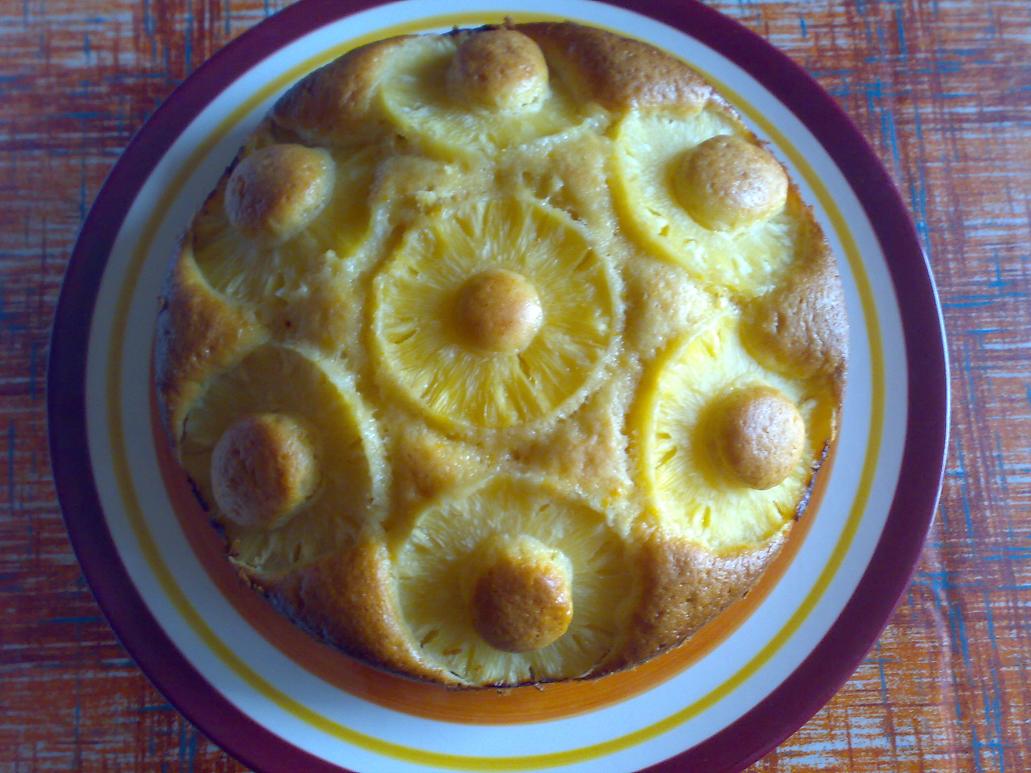 Torta con ananas