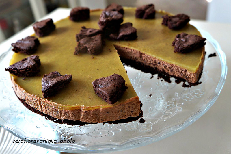 Fotografia Torta con mousse di cioccolato e gelatina al kiwi