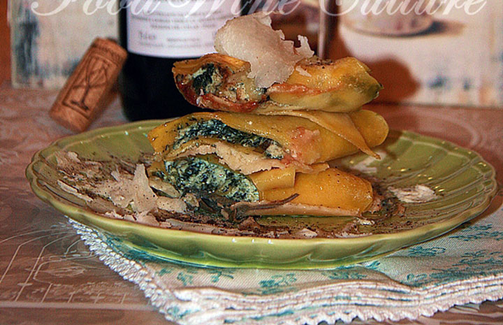 Cannelloni ricotta e spinaci con raspadura